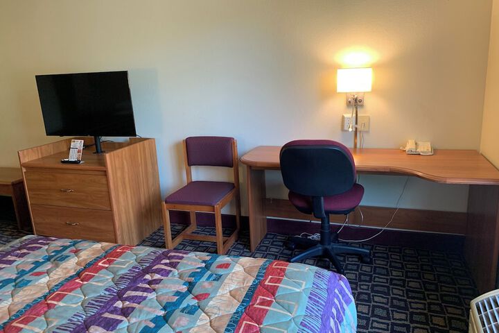 Room 8 of 25