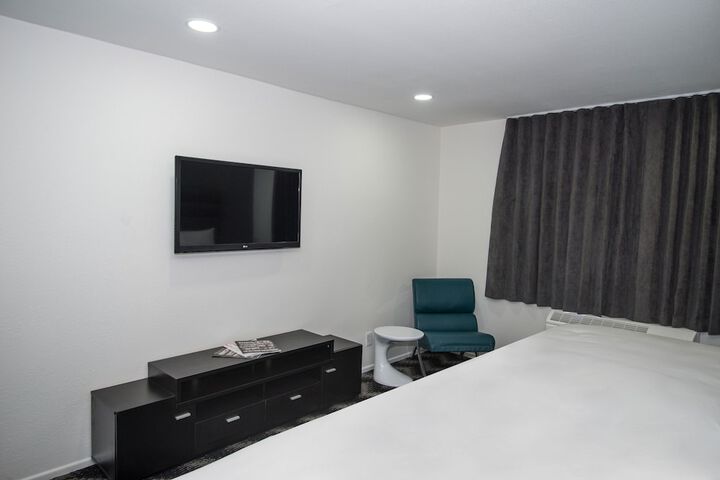 Room 16 of 18