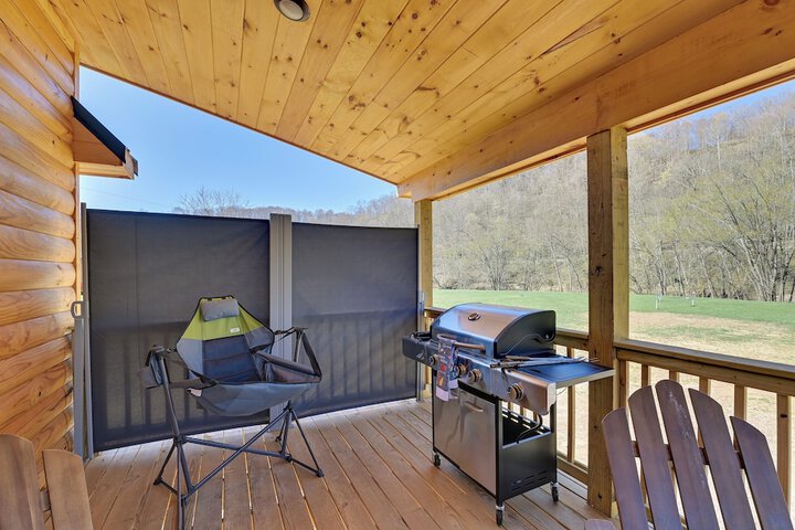 Riverside Beattyville Cabin w / Kayaks & Fire Pit!