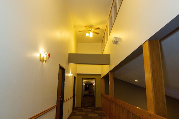 Ballroom/Hall 37 of 41