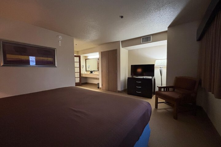 AmericInn by Wyndham Monmouth