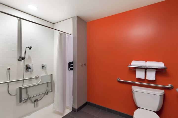Room 6 of 18