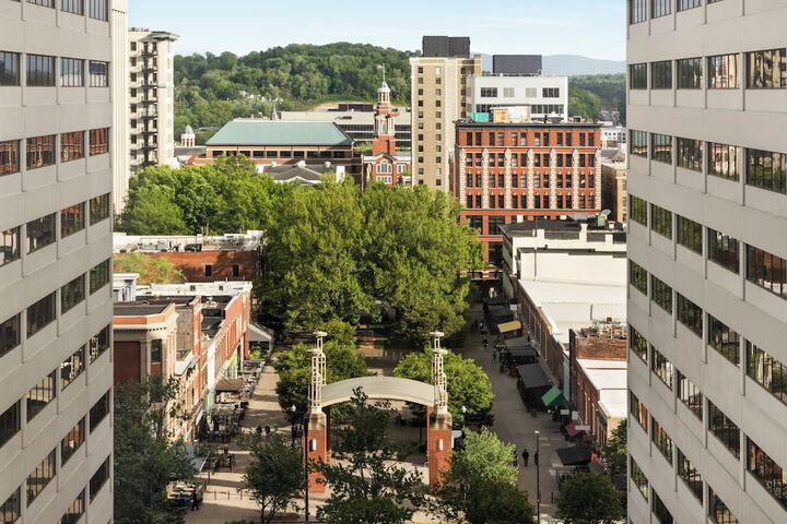 Crowne Plaza Knoxville Downtown University by IHG