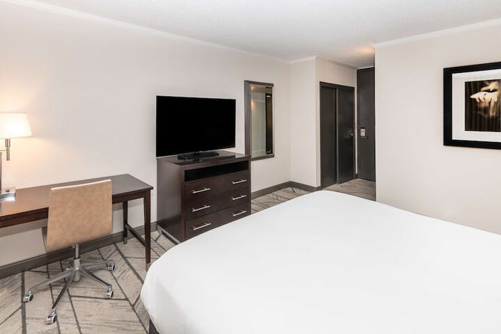 DoubleTree by Hilton Newark Penn Station