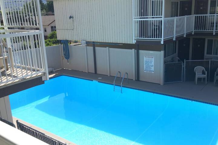 Shoreline Resort