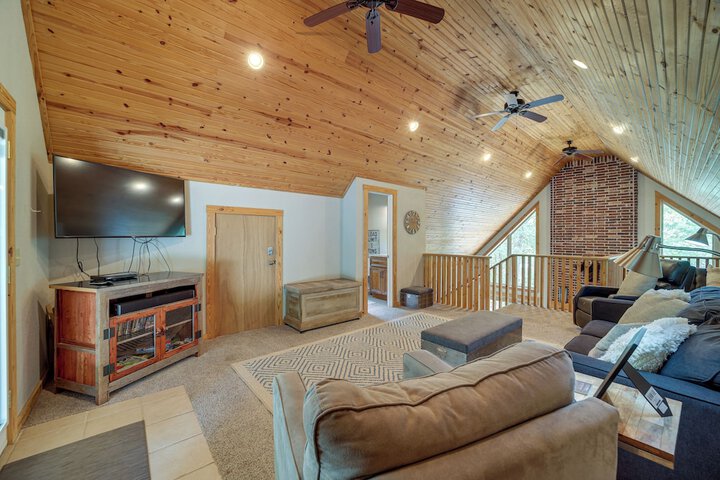 Boat Dock & Fire Pit: Lakefront Paradise in Eucha!