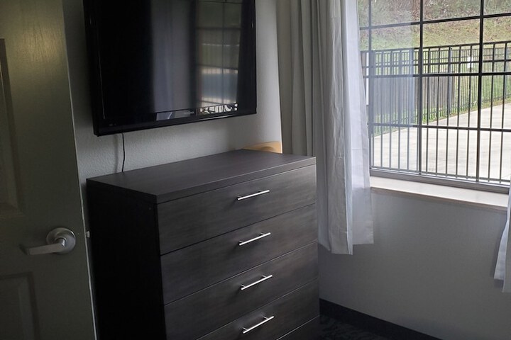 Room 34 of 59