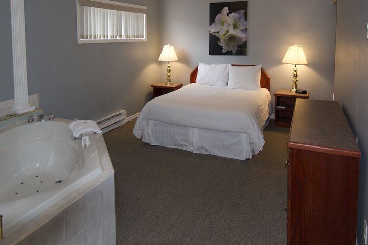 Tiki Shores Inn & Suites
