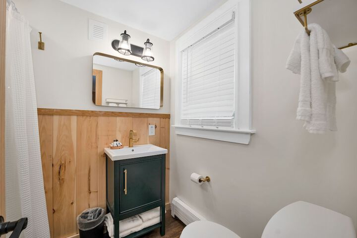 Room 100 of 185