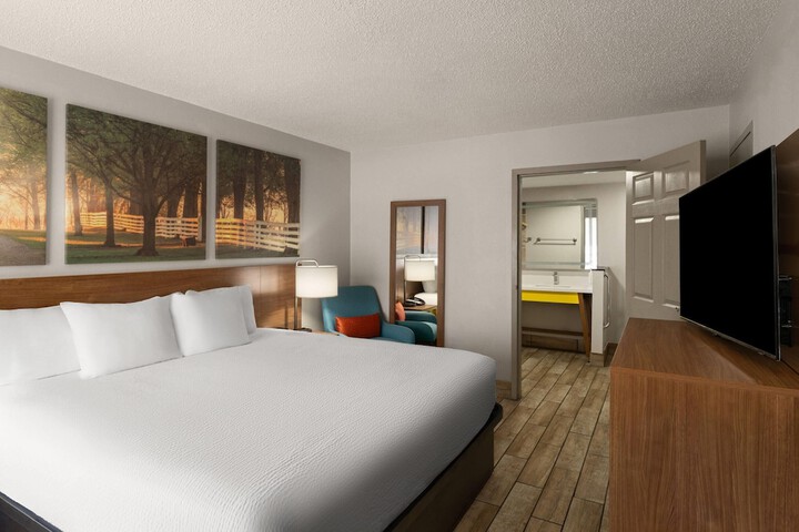 Days Inn by Wyndham Clanton AL