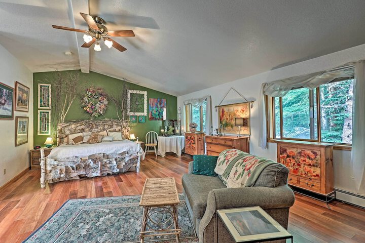 Chicago Creek B & B: 1 Mi to Mt. Blue Sky!