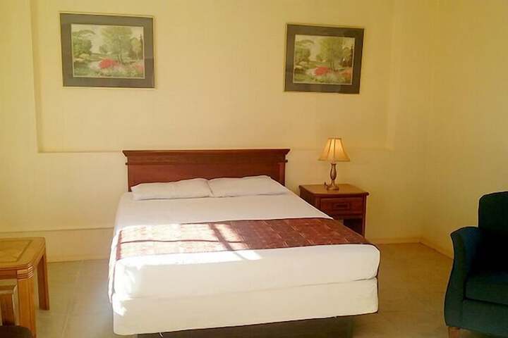 Room 5 of 9