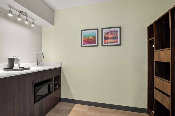 Room 15 of 40