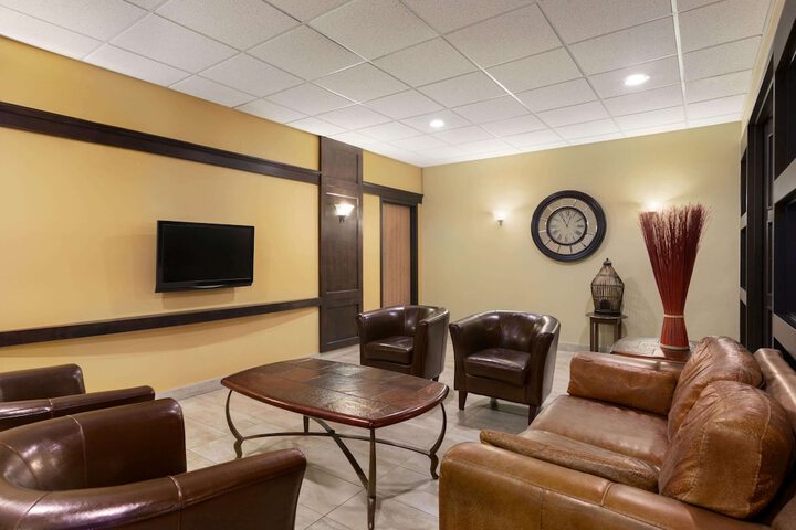 Lounge 29 of 35