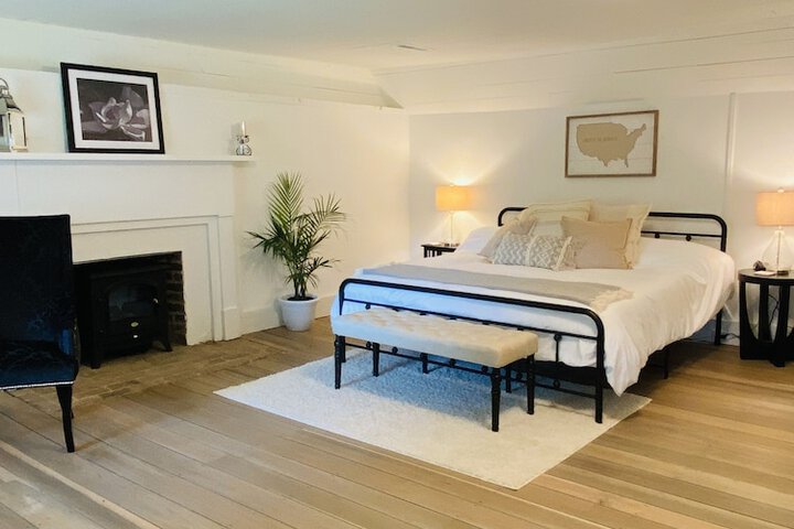 Room 16 of 28