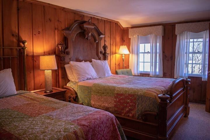 Room 28 of 104