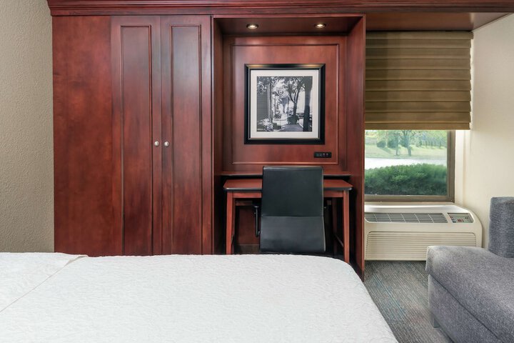 Room 21 of 28