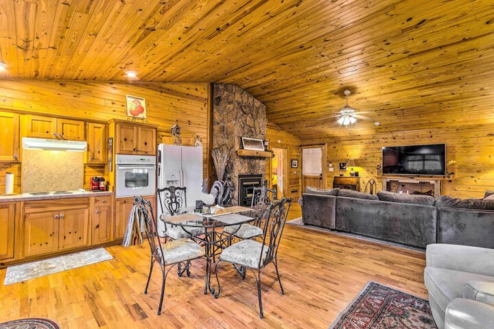 Pet-friendly Cabot Cabin w / Fenced Yard!