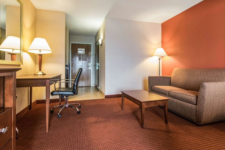 Quality Inn & Suites Lawrenceburg