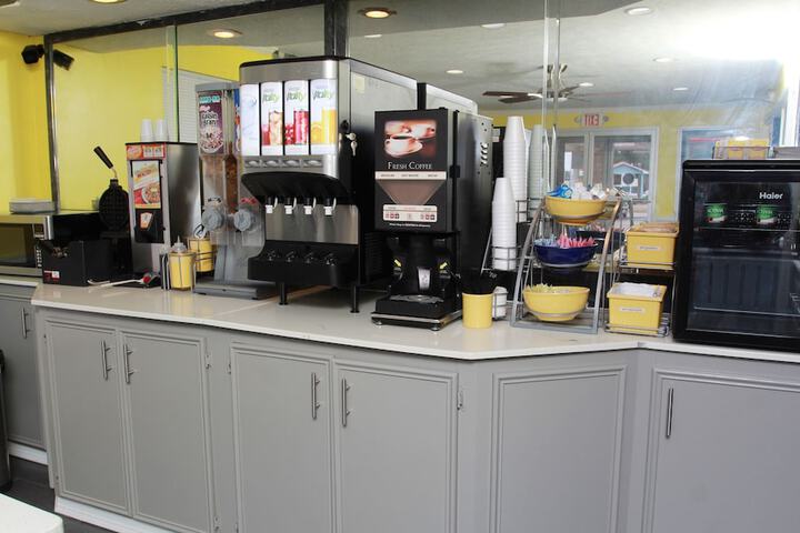 Breakfast/Coffee Service 27 of 30