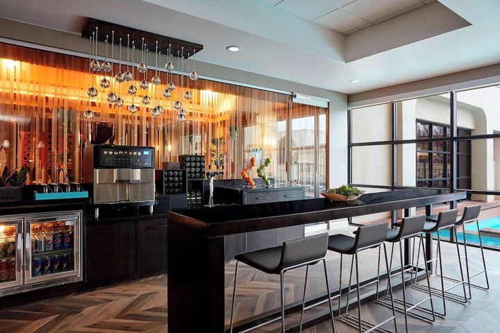Lounge 48 of 60