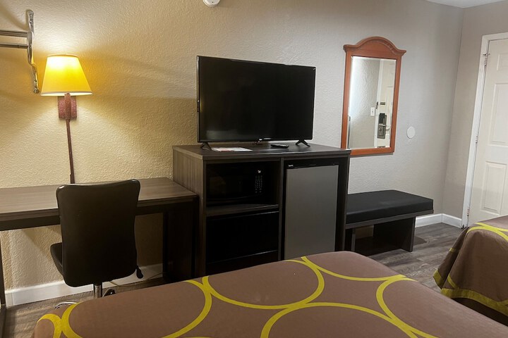 Room 18 of 35