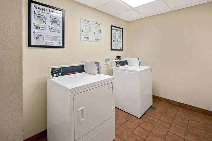 La Quinta Inn & Suites by Wyndham Sawgrass