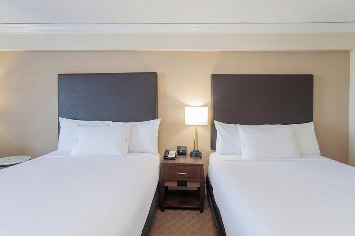 Sandman Signature Vancouver Airport Hotel & Resort