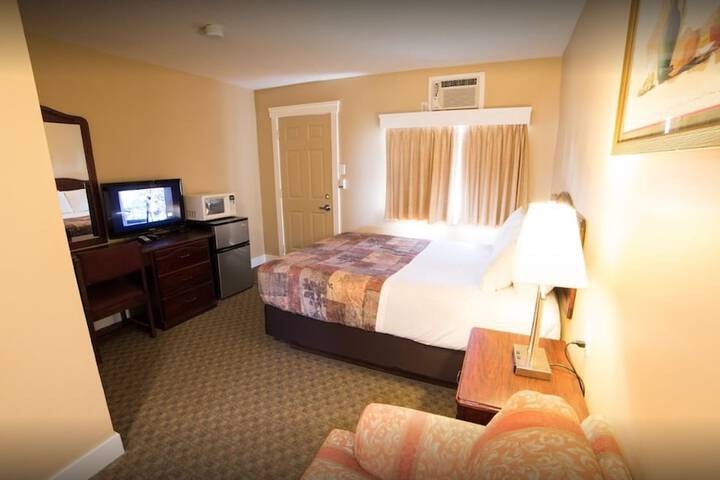 Room 8 of 18