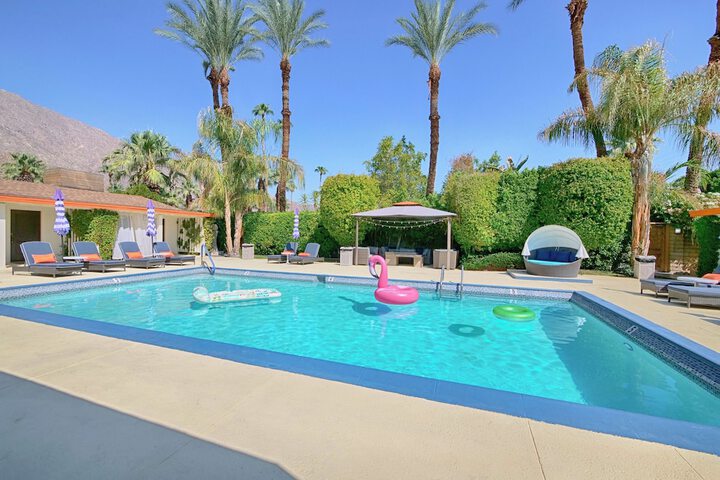 Little Paradise Hotel