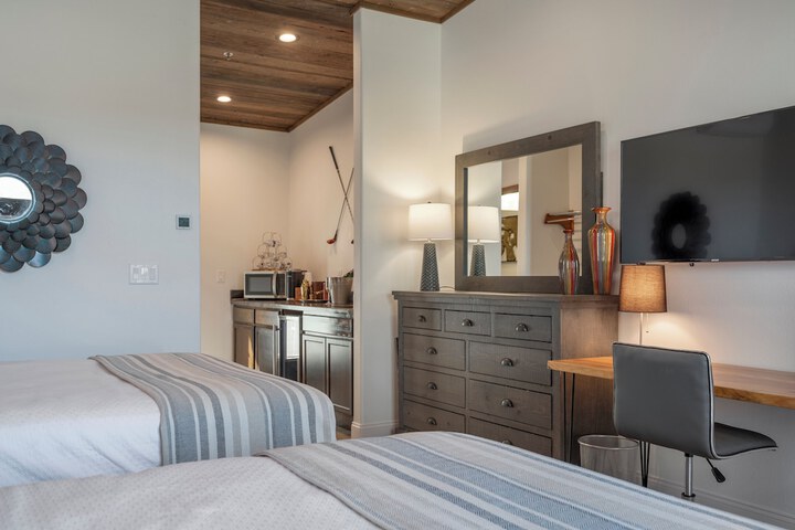 Room 15 of 49