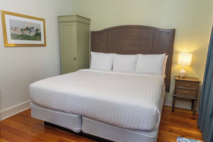 Room 21 of 40