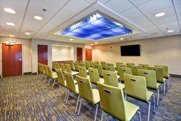 Holiday Inn Express Newport North - Middletown by IHG