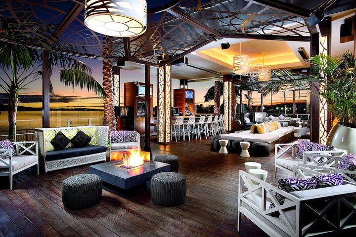 Lounge 136 of 175