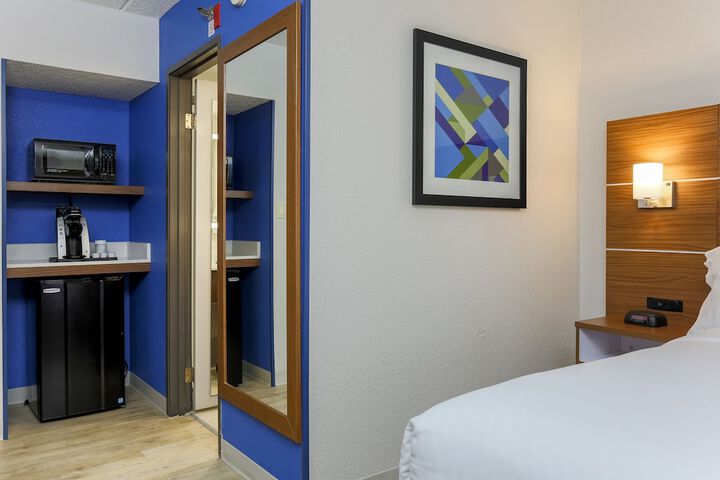 Room 15 of 50