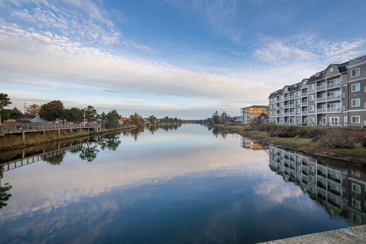 Rivertide Suites Hotel