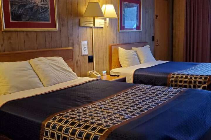 Room 103 of 107