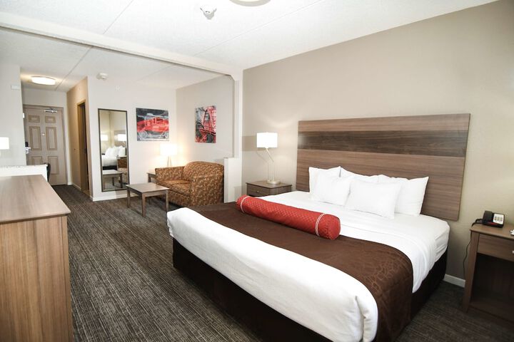 Best Western Plus Sandusky Hotel & Suites