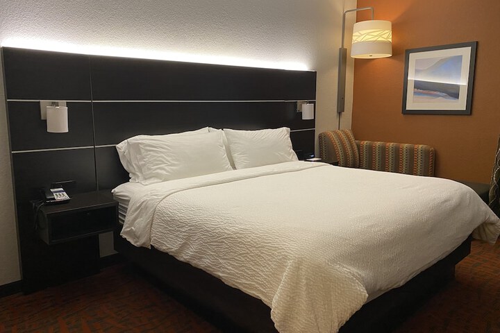 Room 35 of 72