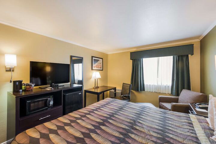 Room 9 of 30