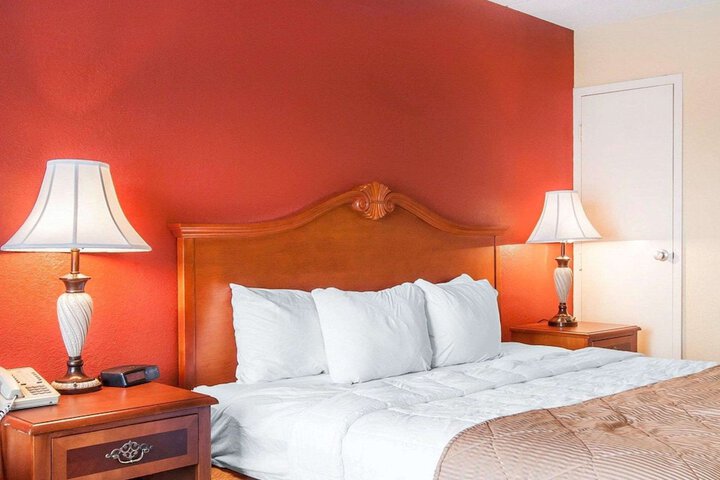 Room 10 of 34