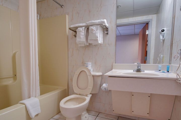 Room 8 of 32