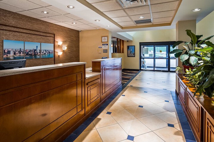 Hotel Interior 6 of 28