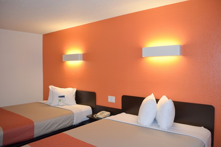 Room 10 of 11