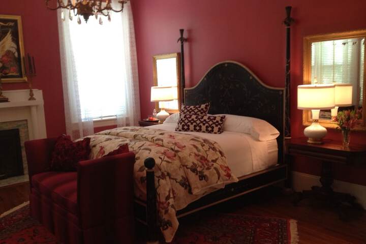 Room 27 of 83