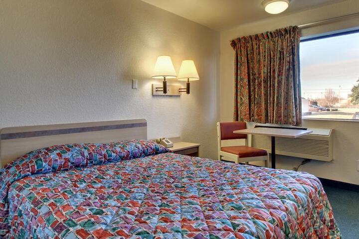 Room 13 of 35