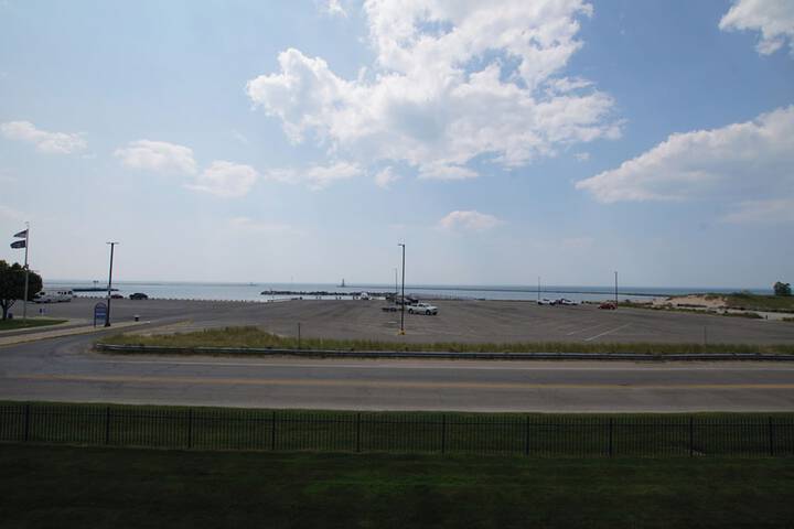 Snyders Shoreline Inn