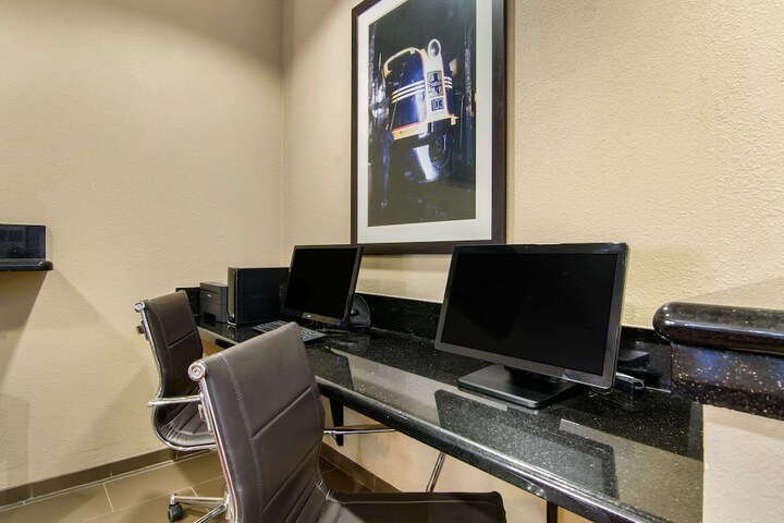 Business Center 70 of 71