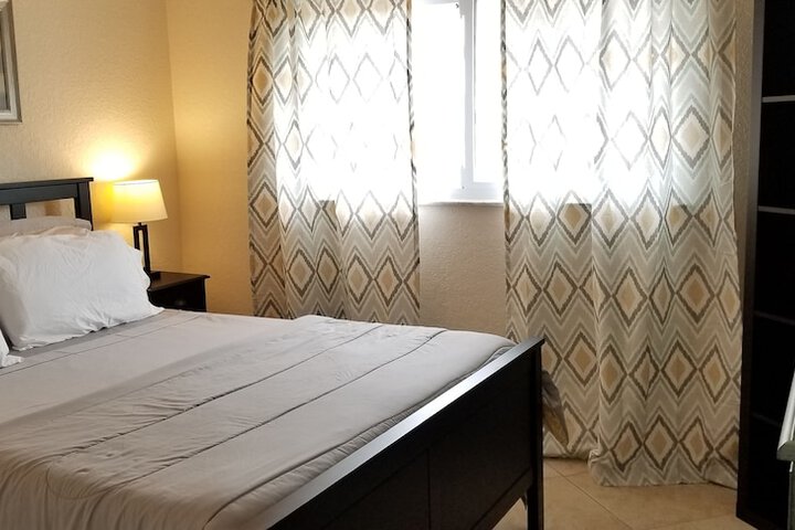 Room 13 of 34