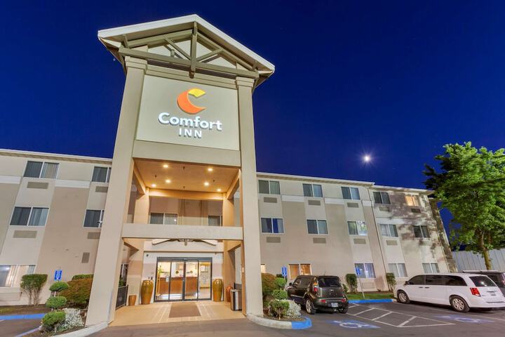Hotel 7 of 51